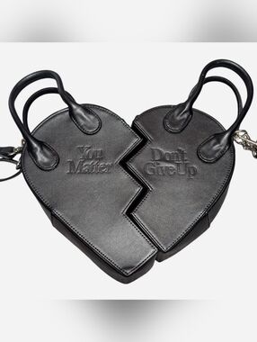 💔Prayingg Black Broken Heart Split Purse(s) ‼️open to Offers